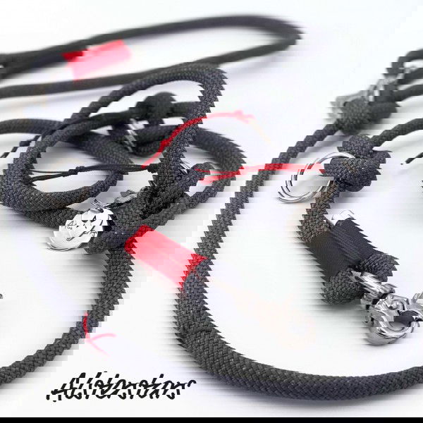 Tauleine - Dark Grey meets Red
