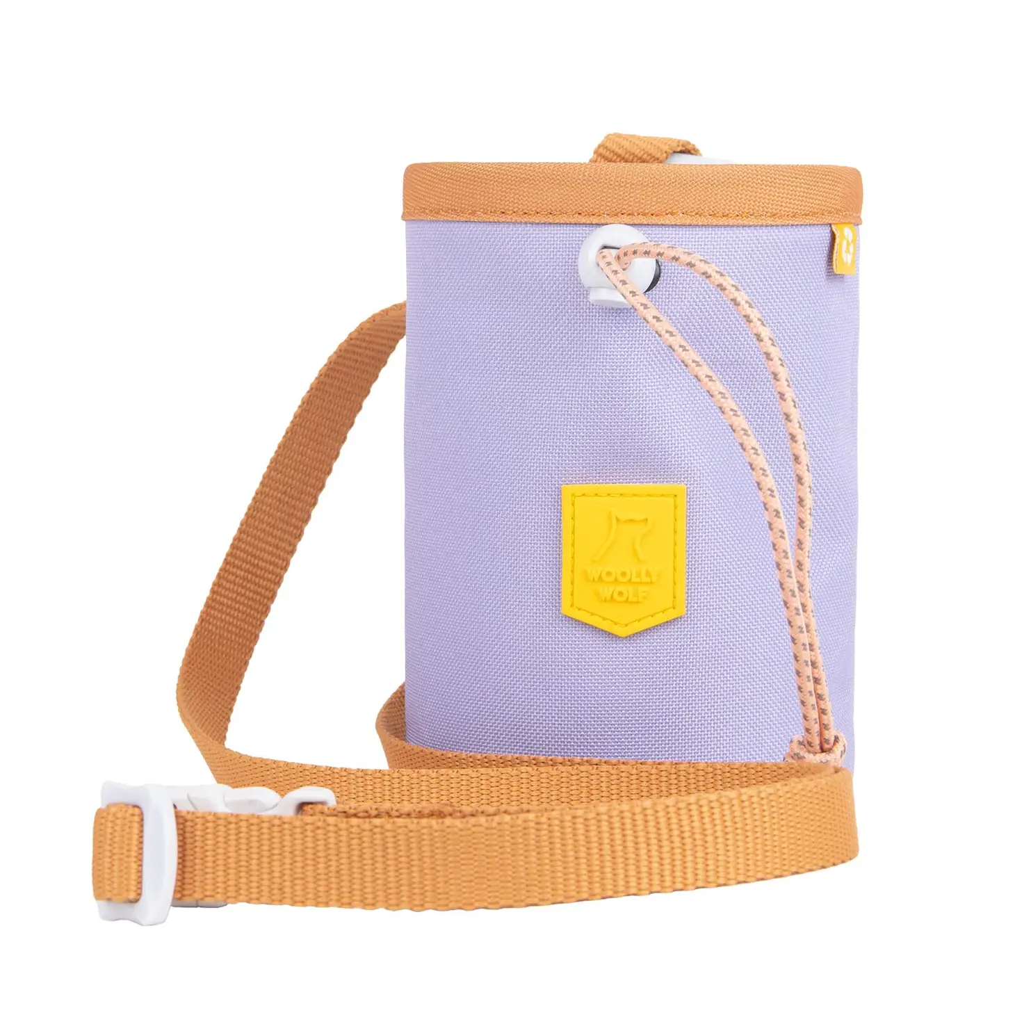 Leckerlitasche in hellem lila mit gelben logo und braunem gurt