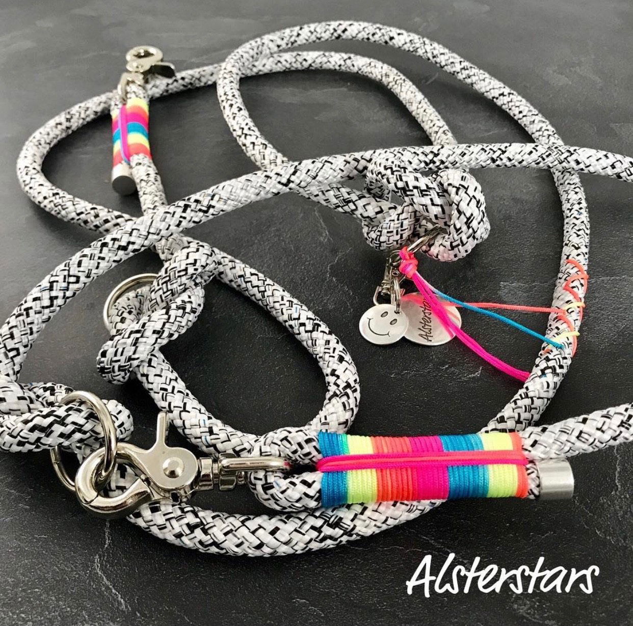 Tauleine - Black & White meets Rainbow