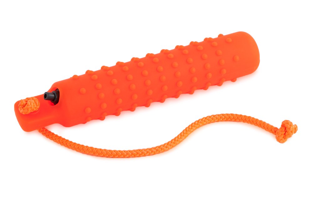 Stabförmiger, genoppter Wasserdummy in der Farbe Orange mit einer Wurfkordel